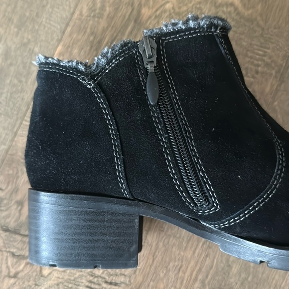 Sporto Josie Black Suede Faux Fur Collar Zip Ankle Booties Women's Size 9 M - Picture 4 of 9